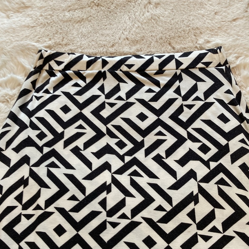 Romeo & Juliet Aztec print maxi skirt. Size Medium. - Picture 6 of 11